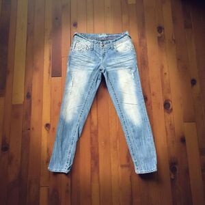 Amethyst Low Rise Light Wash Bleached Stretch Distressed Jeans Size 3 27x26 #223